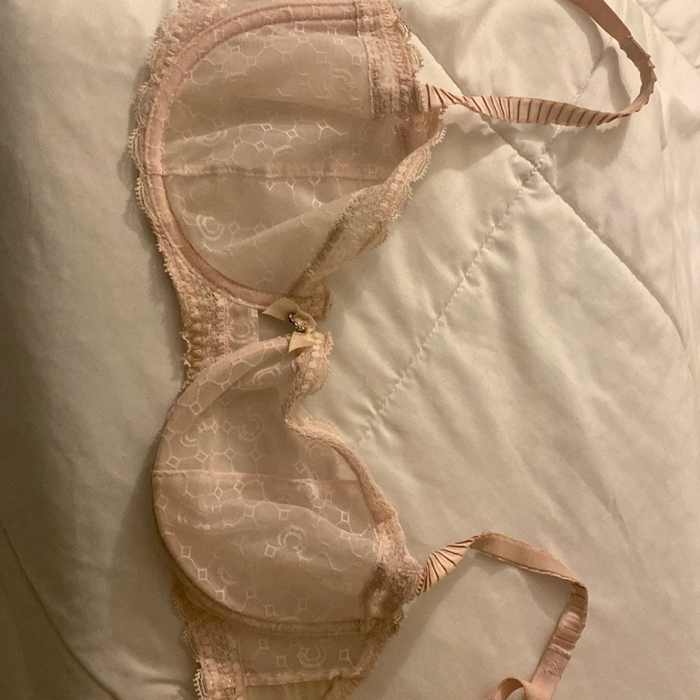 Beautiful Chantelle light pink 34 D